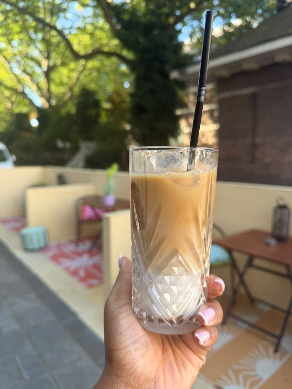Het terras van Café United aan de Bergweg
